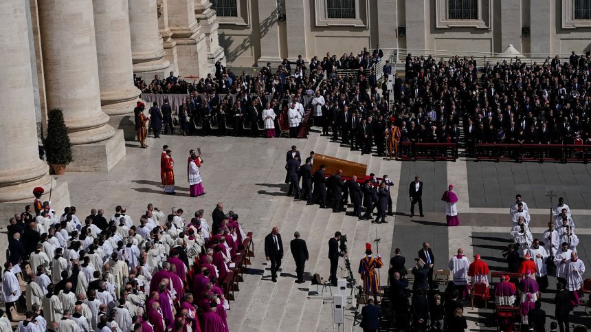 Погребаха папа Франциск в любимата му църква "Санта Мария Маджоре" в Рим