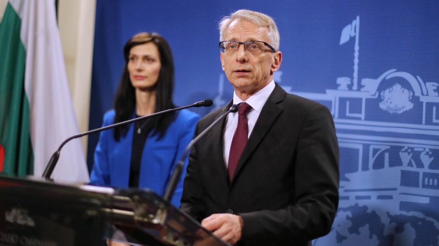 Нови престрелки във властта: Радев ще сезира КС, Денков и Борисов с коментар за ротацията