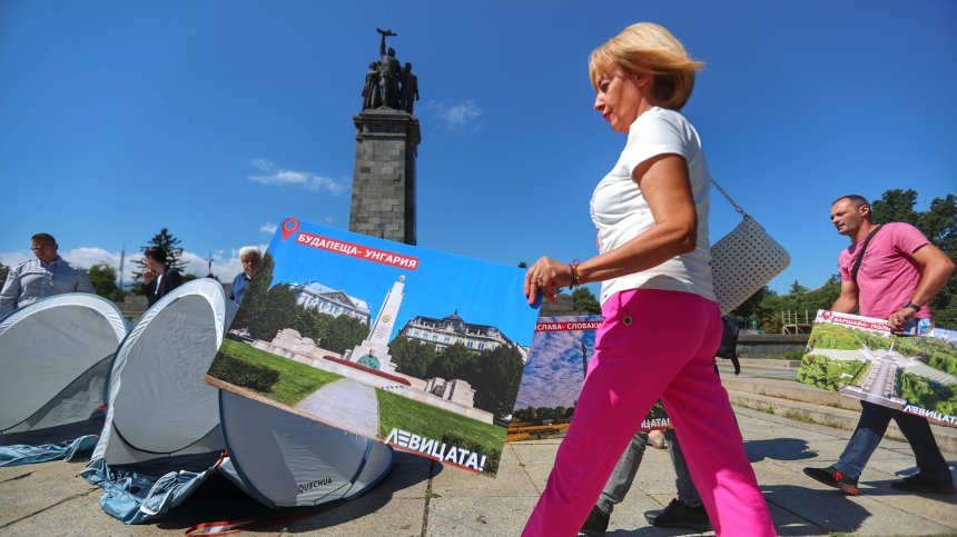 Мая Манолова: Ако бутнат Паметника на Съветската армия, той ще бутне тях