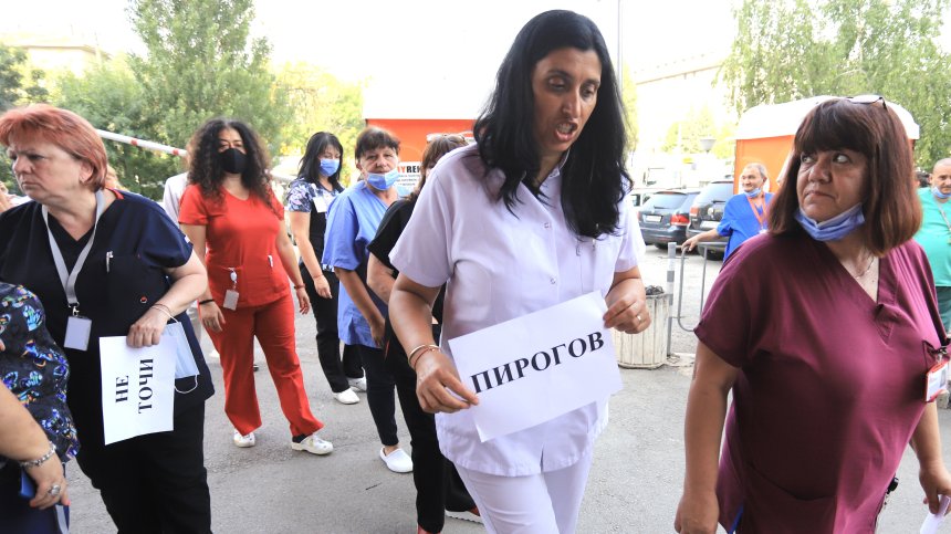 Протестите пред  "Пирогов" ще продължат, медиците искат извинение