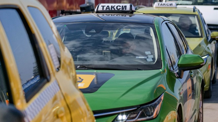 Такситата на Нова година: Плащане в левове и евро, по-високи цени от 1 януари