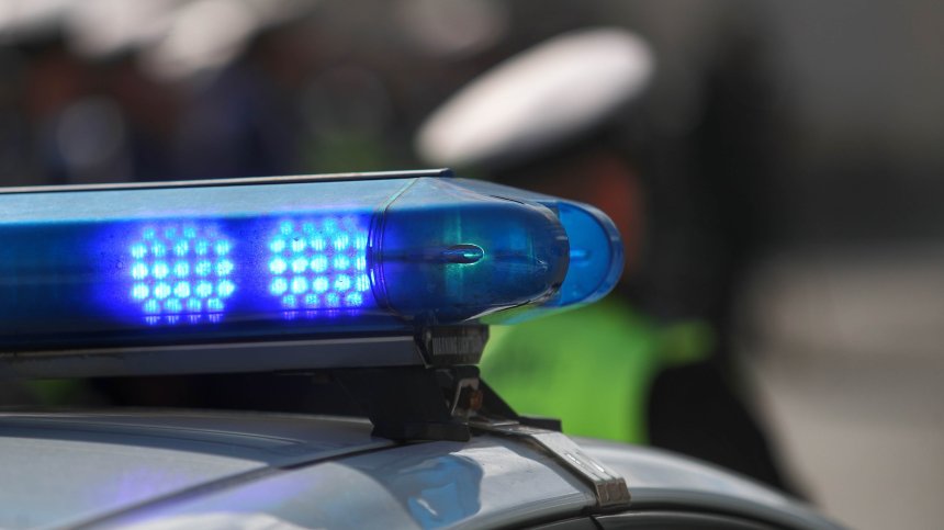 Камион с дърва катастрофира край Дебелец, шофьорът е затиснат