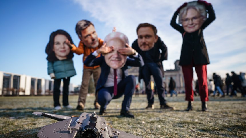 В Германия се срива доверието към канцлера Шолц и правителството му