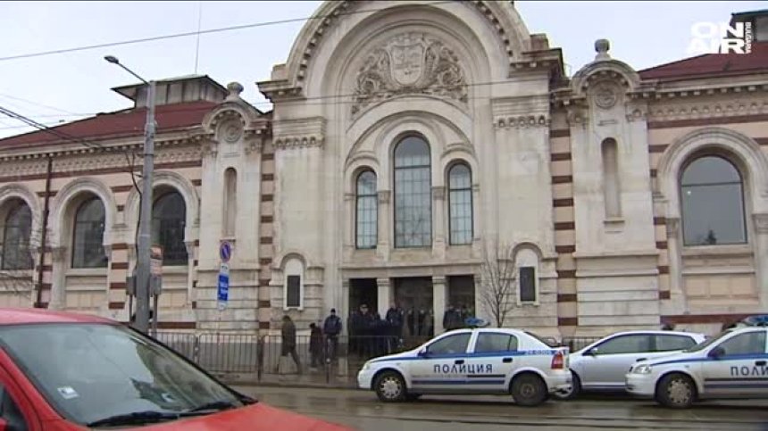 Централните хали вече са отворени