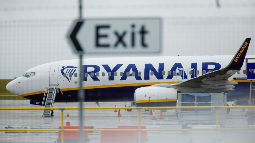 Ryanair съкращава капацитета си с 20% през септември и октомври