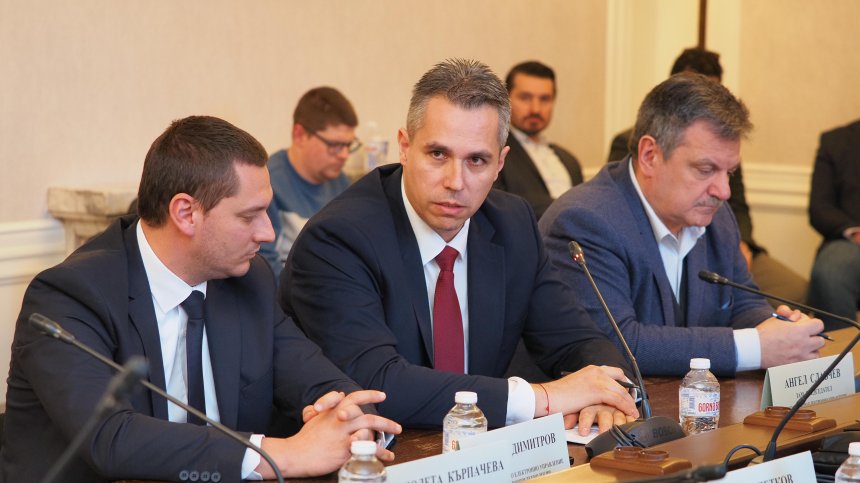 "Възраждане": Правителството да подаде оставка заради пожарите в Костинбродско