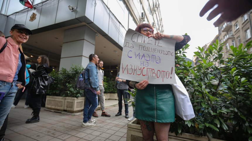 Творците на протест, настояват да им бъдат изплатени обещаните стипендии