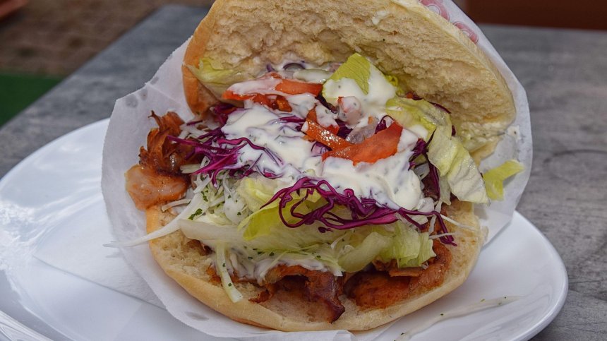 Десетки ученици и учители се натровиха с дюнери