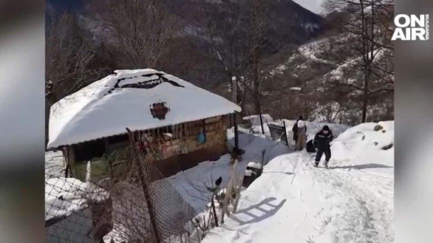 Пожарникари и медици спасиха болен възрастен мъж след 7-часова акция в планината