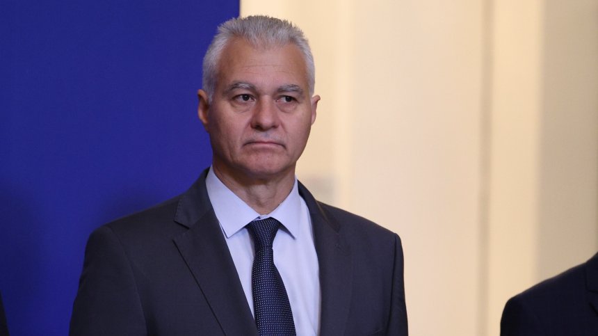 Изслушват председателя на ДАНС Пламен Тончев по скандала с машините