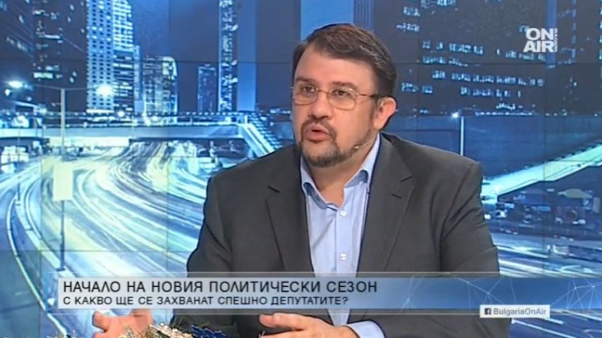 Ананиев за сертификата: Не сме по-специални - каквото е за хората, това и за депутатите