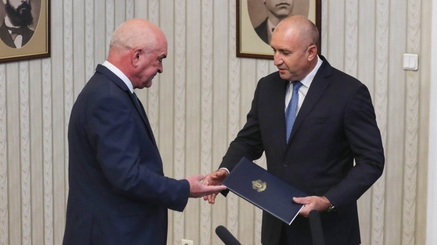 Димитър Главчев върна на президента пълна папка с имена на министри (СНИМКИ)