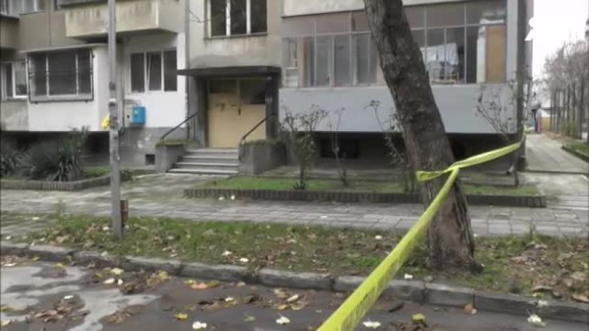 Автомат е сред откритите оръжия в окървавения апартамент във Варна