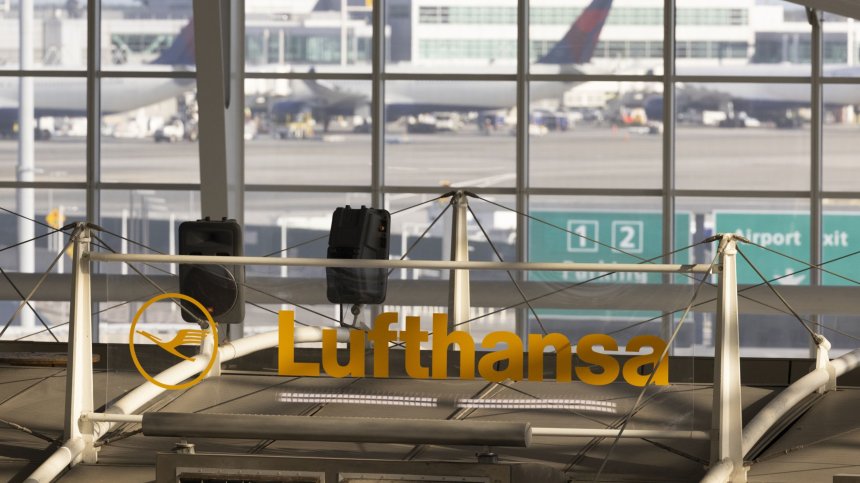 Lufthansa на крачка от въвеждането на задължителна ваксинация за екипажите