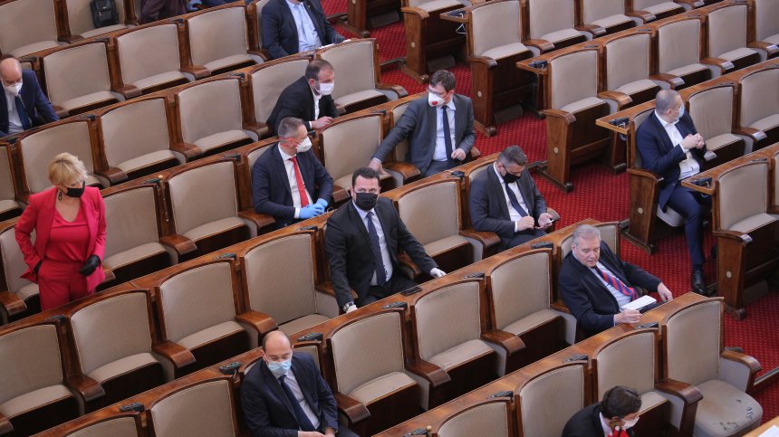 Депутатите гласуват Закона за бюджета и извънредното положение