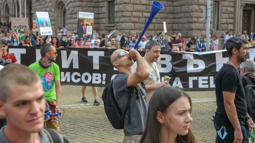 Шести ден на недоволство с искане на оставката на Борисов и Гешев