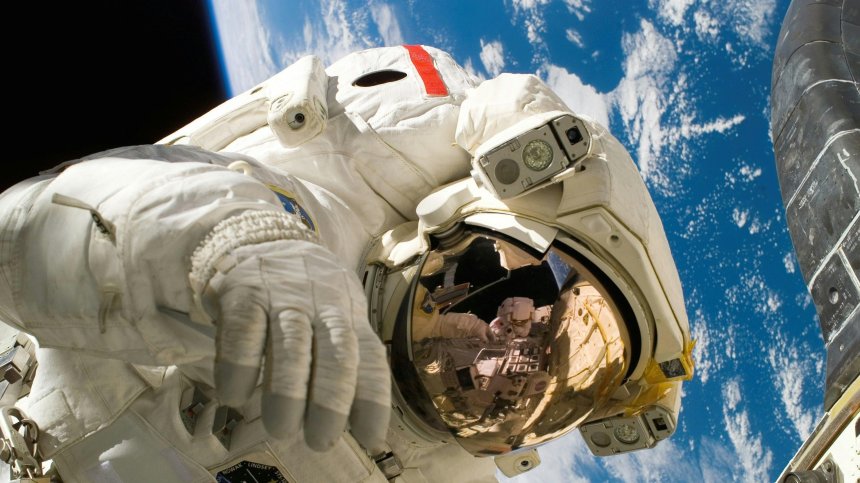 НАСА възобновява разходките в Космоса след шестмесечно прекъсване