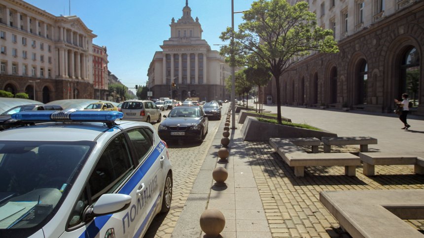 ДАНС отне достъпа до класифицирана информация на двама от хората на Радев