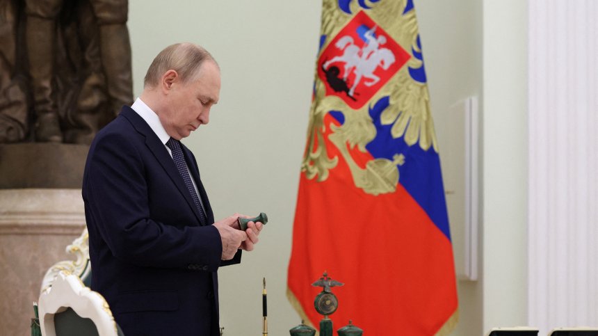 Мистериозна смърт в Русия: Бившият шеф на "Правда" падна от прозорец