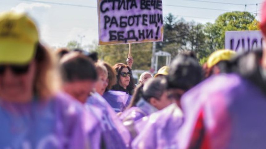 "За справедливи доходи": Служители на АПИ и пожарната се включват в протестите