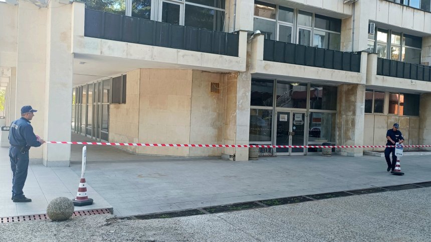 Евакуираха общината в Стара Загора заради сигнал за бомба