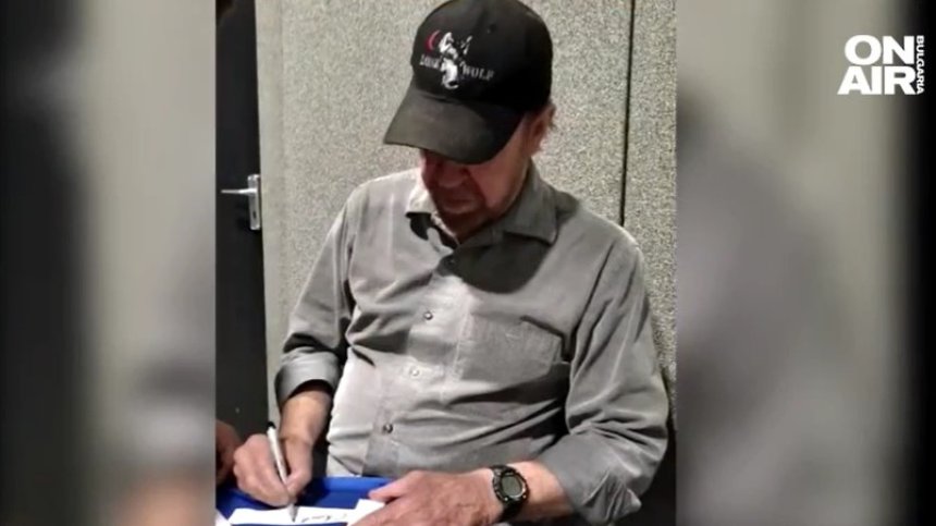 Чък Норис позира с екип на "Левски"