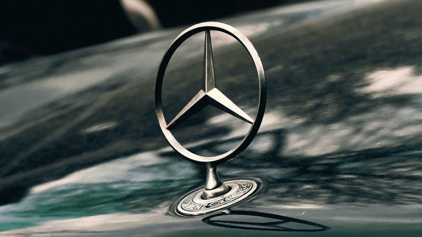 Концептуален автомобил на Mercedes е открит изхвърлен на боклука