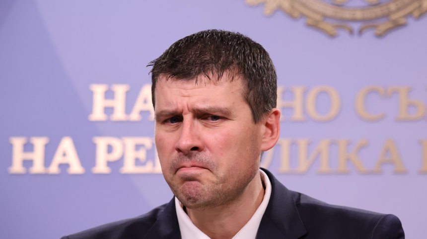 Ивелин Михайлов със залп по партиите, които не подкрепят вота на недоверие