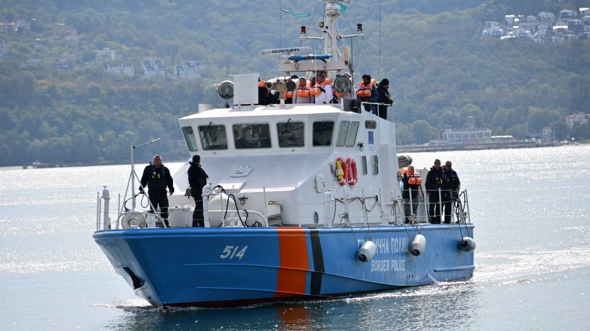 Прекратиха издирването на екипажа на потъналия "Алфа Ватан" край Бяла