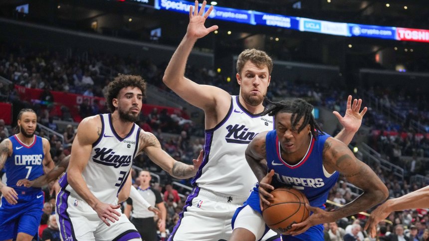 Везенков със силно включване от пейката при нова победа на "Сакраменто Кингс"