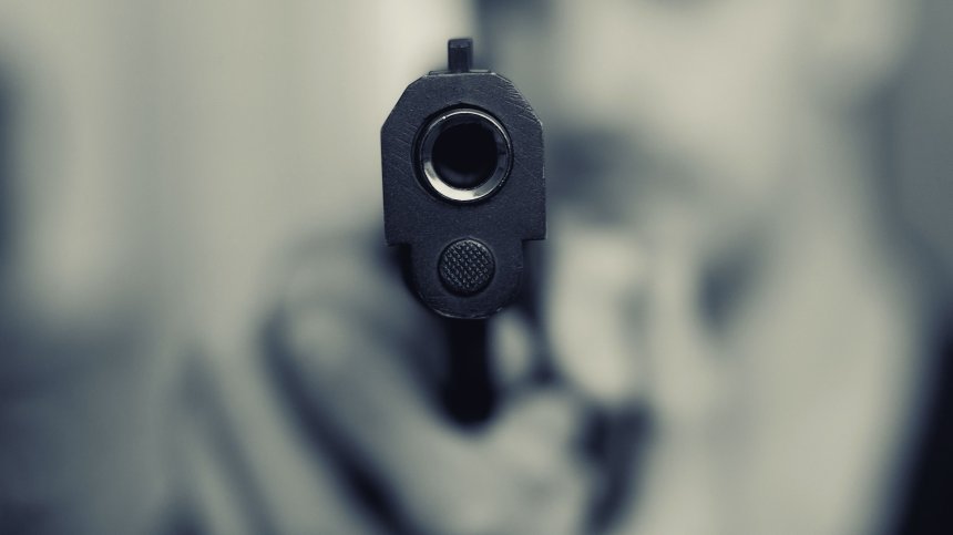 С пистолет в ръка ливанци си търсят спестяванията в банките, превръщат се в герои