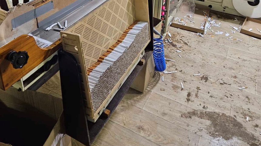 Митниците и ДАНС разбиха негелана фабрика за цигари, предотвратиха щета за 1,5 млн. лв.