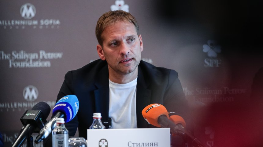 Плеяда от звезди на благотворителен мач в София, организиран от Стилиян Петров