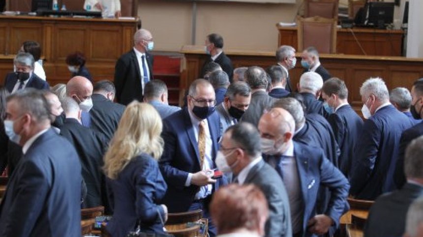 ГЕРБ няма да бламират бюджета, но с уговорка. БСП: Няма бюджет - няма пенсии