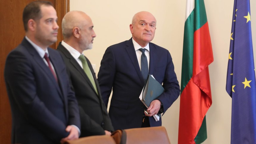 Димитър Главчев ще отговаря на въпроси на депутатите