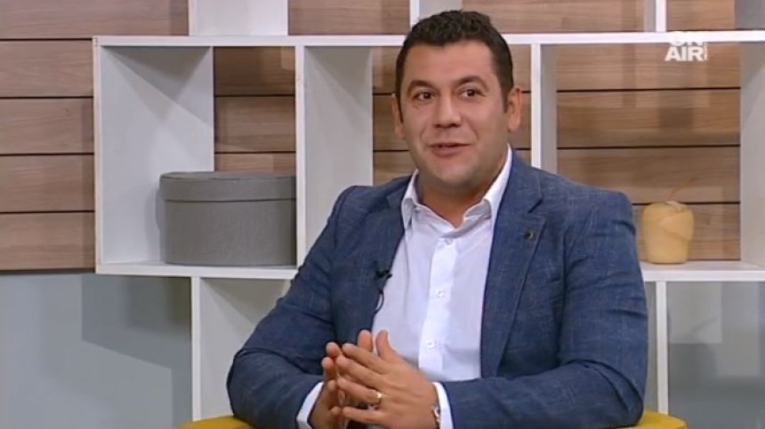 Евгени Будинов: Обидно е лошата политика да се сравнява с театър