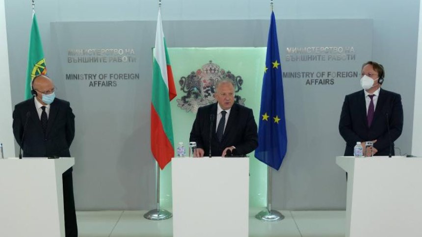 Министър Стоев: Отворени сме за активен, открит и пълноценен диалог с РСМ