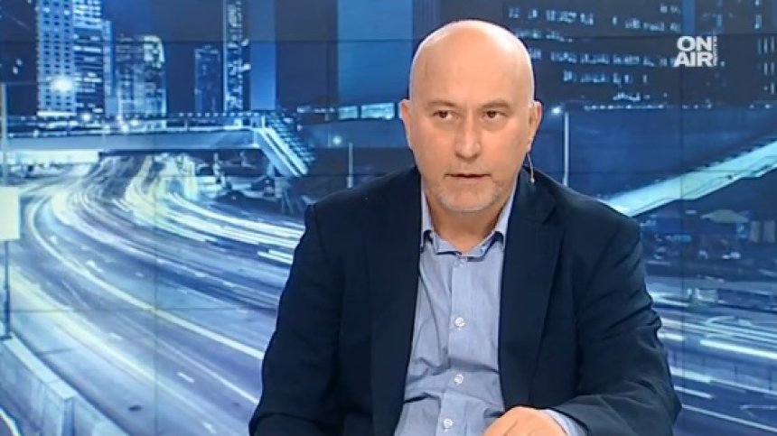 Математик от БАН: Четвъртата вълна започва септември, ваксинирайте се сега