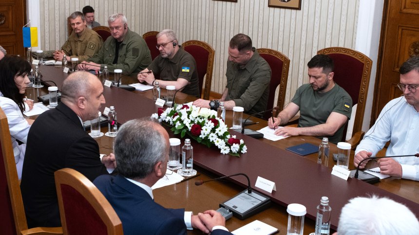 Радев към Зеленски: Не приемам даването на боеприпаси, като президент имам отговорности