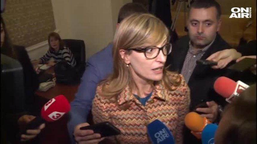 Външният министър Захариева отива в Македония на фестивал