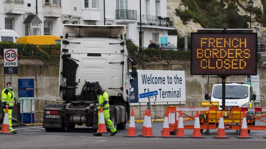 Франция отвори границата с Великобритания, изисква отрицателен PCR