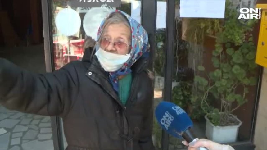 В София се извиха опашки за пенсиите, дистанцията бе под въпрос