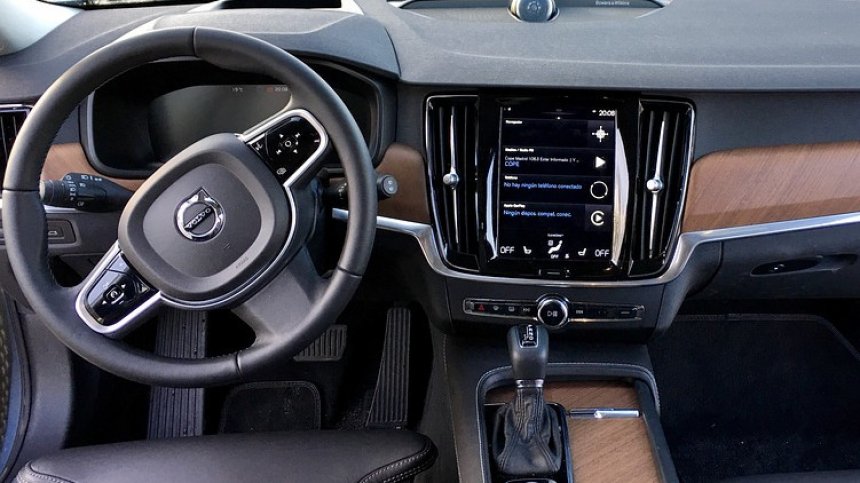 Volvo с нова идея - слага дисплей на тавана