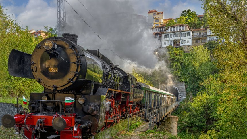 Дядо Коледа на релси: Специалните коледни влакове на БДЖ се завръщат