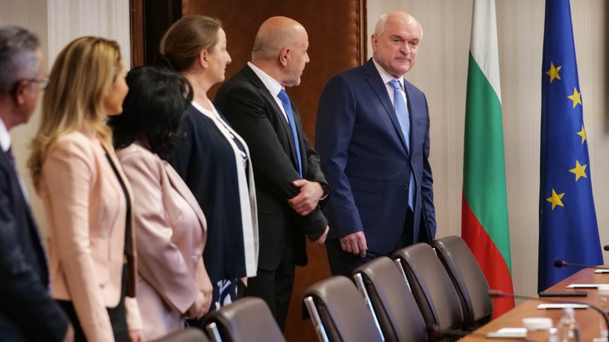 Нинова: Поведението на Главчев е нелепо, не той управлява държавата