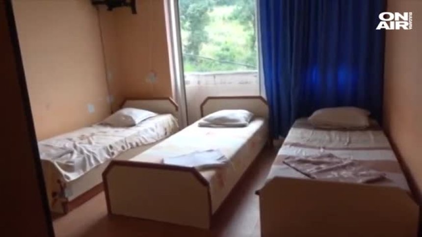 Деца летуват в мизерна къща за гости в Свети Влас