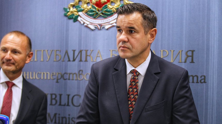 Кабинетът преговаря с "Лукойл" за по-ниски цени на горивата, ГЕРБ имат 2 предложения