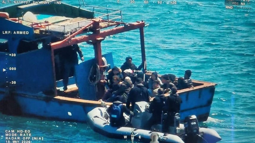 Задържаха 15 мигранти, сред които бременна и деца, край Резово