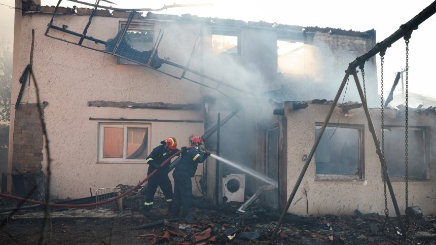 Огнен Ад в Гърция: Пожарите в Евия и Фенеос се възобновиха