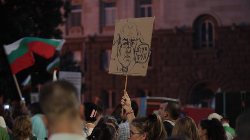 64 дни продължава гражданското недоволство под прозорците на властта	